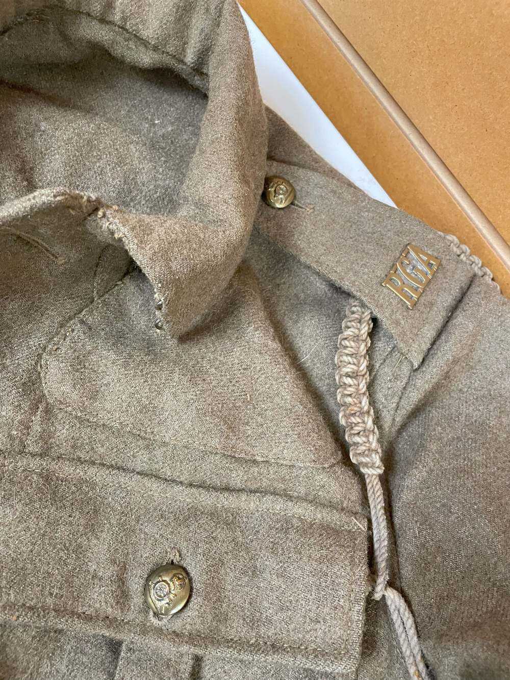 THE MILITARY CLUB HOUSE: VINTAGE BRITISH ARMY UNIFORM ITEMS & BELTS including belt with 48 - Image 2 of 27