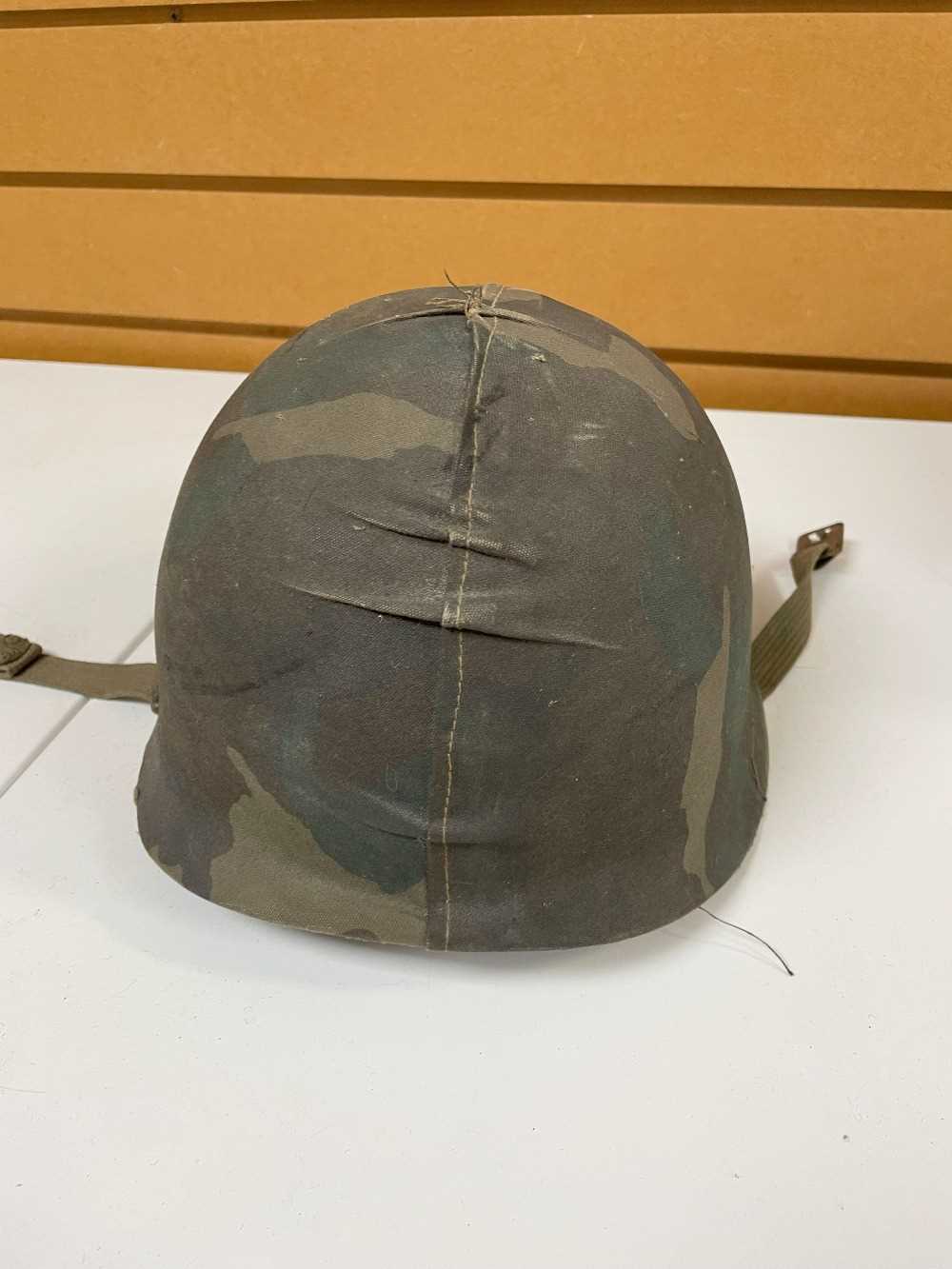 THE MILITARY CLUB HOUSE: A 1982 ARGENTINE INFANTRY HELMET FROM THE FALKLANDS CONFLICT with - Image 2 of 10