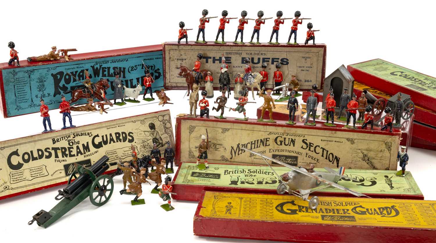 THE MILITARY CLUB HOUSE: W BRITAIN'S BRITISH SOLDIERS & IRISH HANDPAINTED LEAD SOLDIERS, large