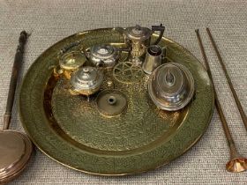 MIXED METALWARE GROUP IN BRASS, COPPER & EPNS WARE, including a large brass wall charger with beaten