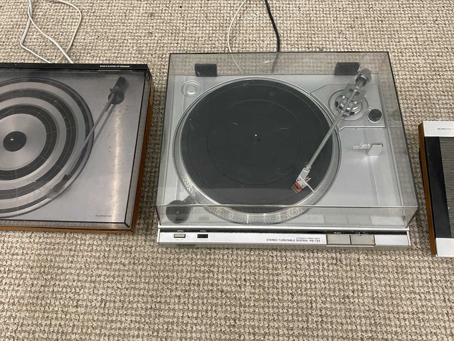 BANG & OLUFSEN OF DENMARK BEOMASTER 1700 SOUND SYSTEM INCLUDING TURNTABLE, pair of Beovox C40 - Image 3 of 5