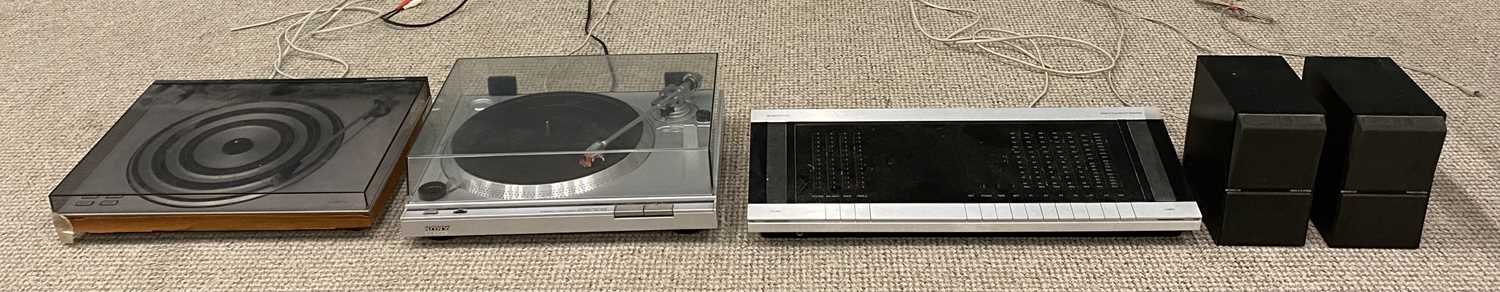 BANG & OLUFSEN OF DENMARK BEOMASTER 1700 SOUND SYSTEM INCLUDING TURNTABLE, pair of Beovox C40