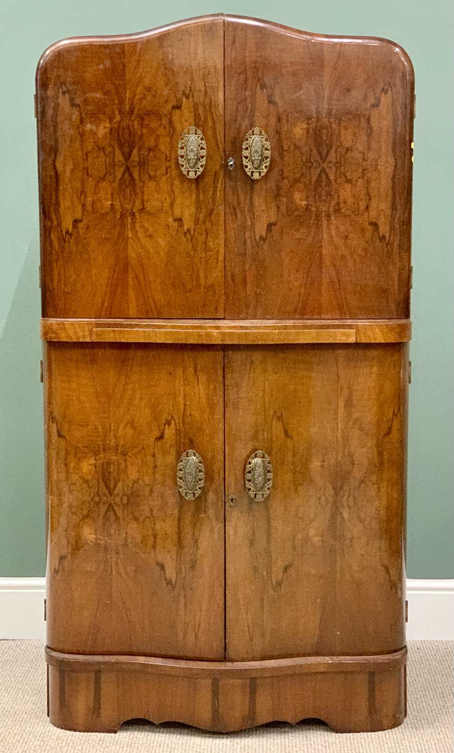 VINTAGE WALNUT COCKTAIL CABINET, with serpentine top front and base, twin opening upper doors with - Image 4 of 5