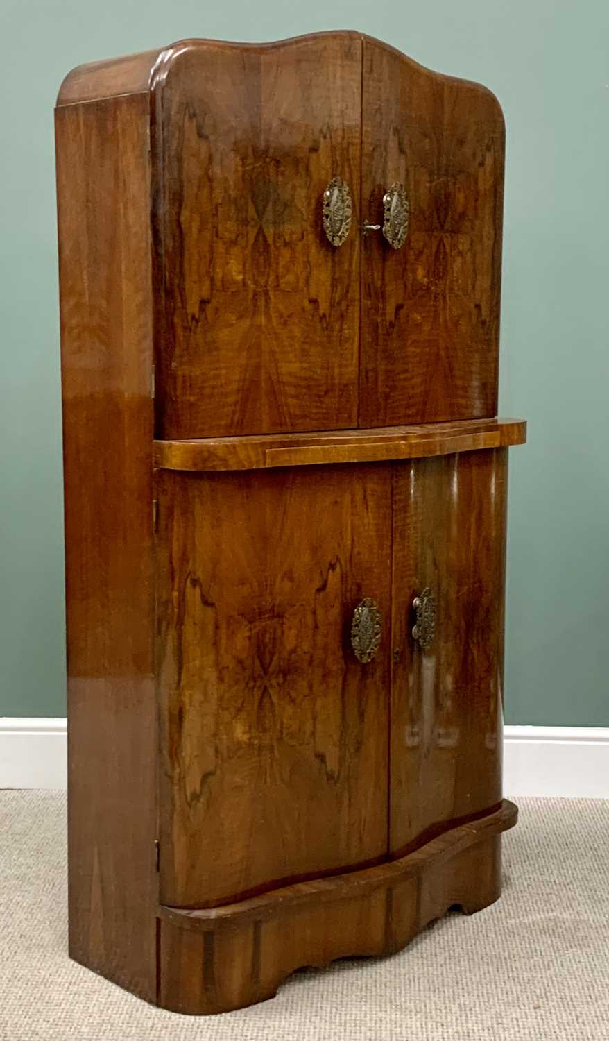 VINTAGE WALNUT COCKTAIL CABINET, with serpentine top front and base, twin opening upper doors with - Image 3 of 5