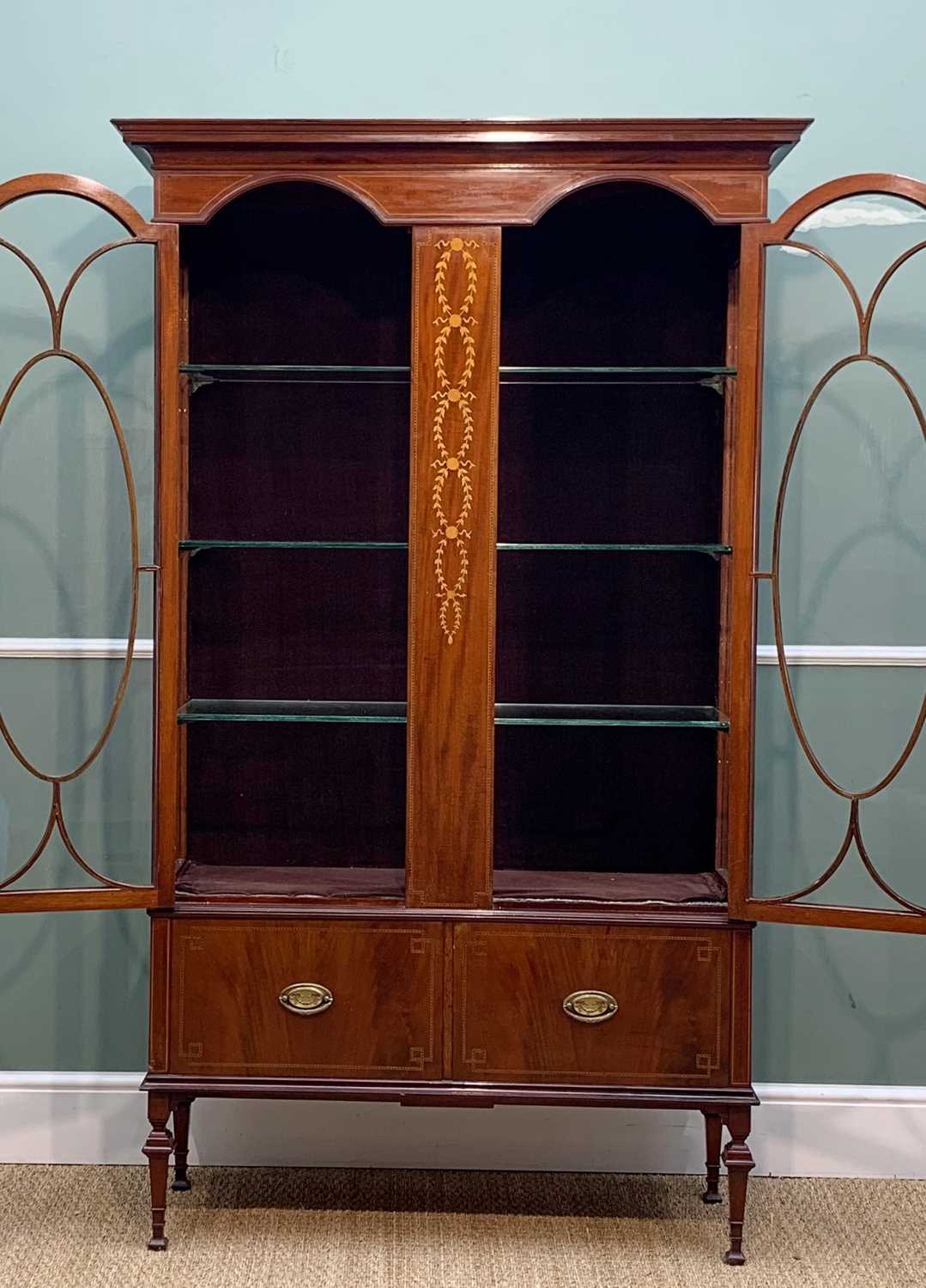 EDWARDIAN MARQUETRY MAHOGANY DISPLAY CABINET, oval astragal panelled doors, central panel with - Image 2 of 2