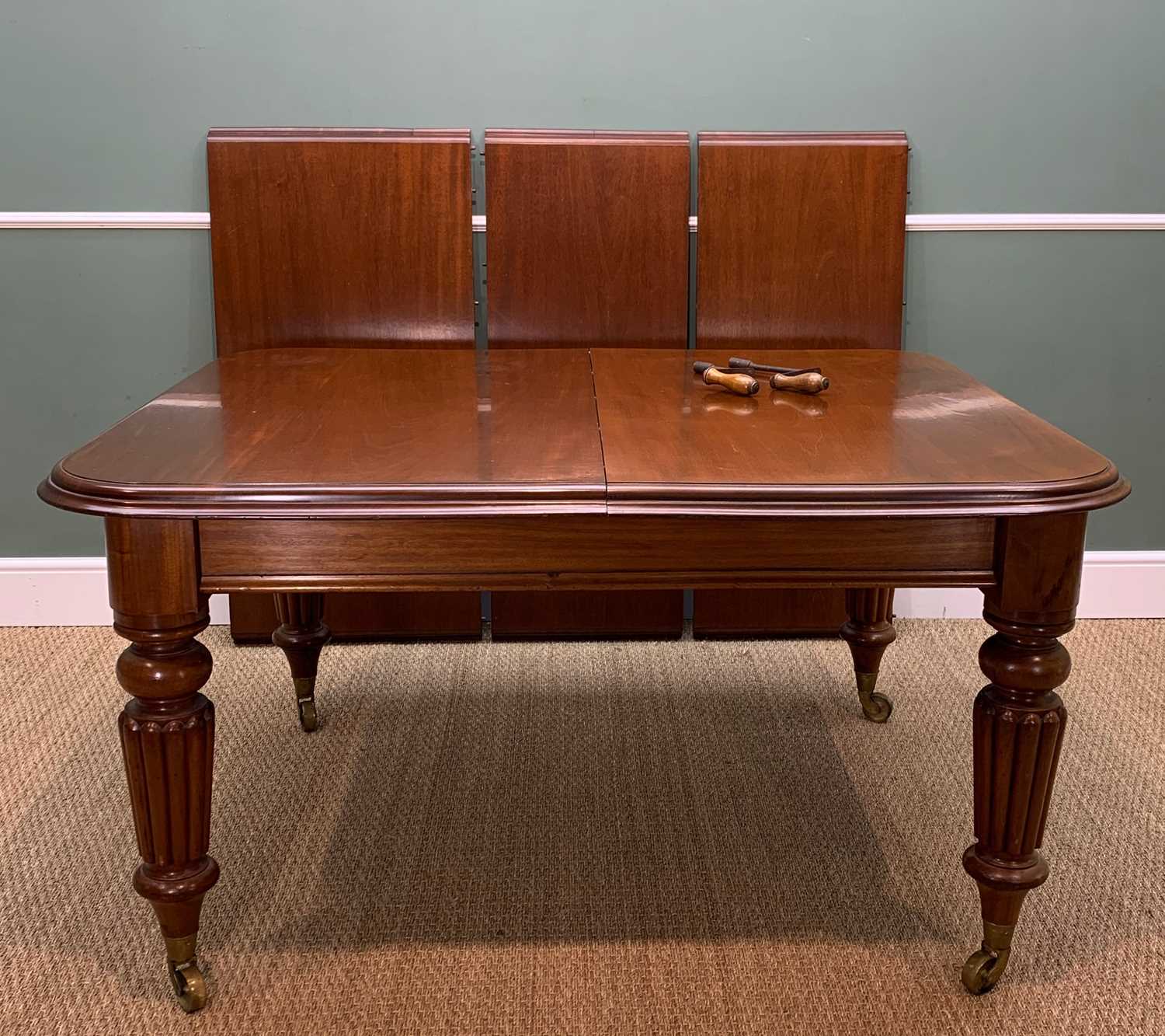 VICTORIAN STYLE MAHOGANY EXTENDING DINING TABLE, with three extra leaves, tapering reeded legs,