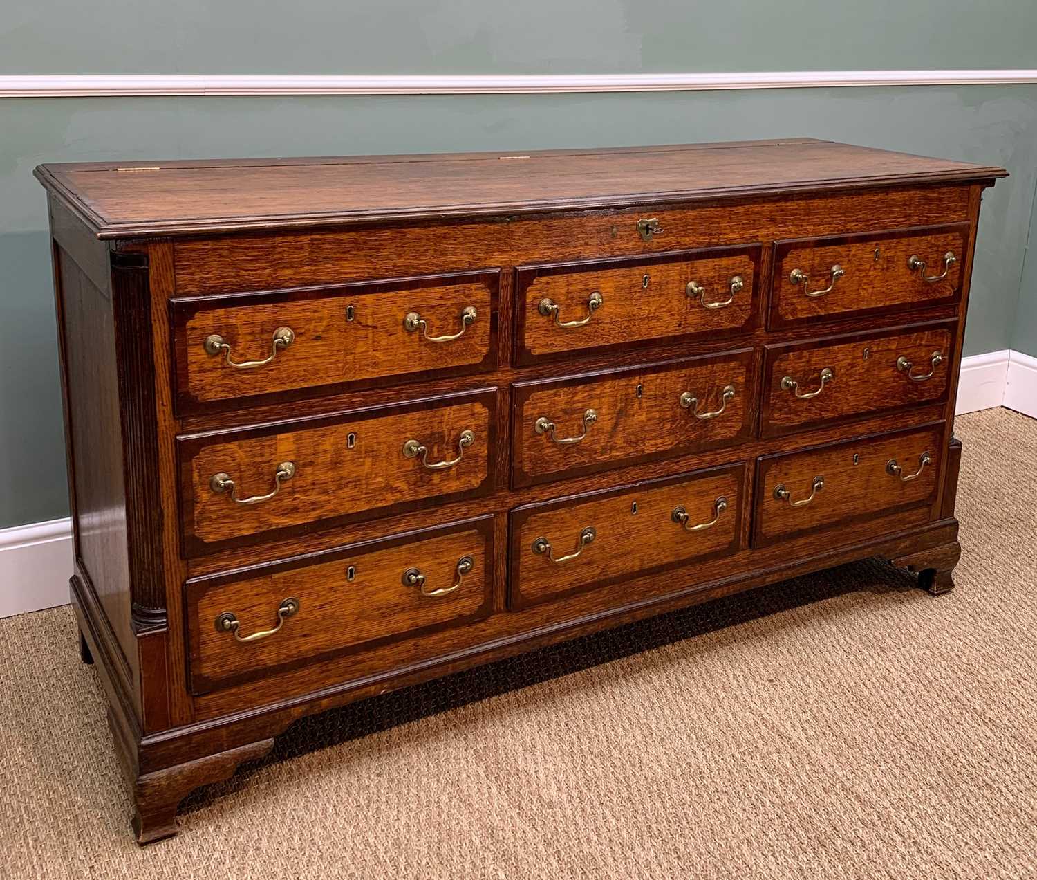 GEORGE III JOINT OAK & MAHOGANY CROSSBANDED LANCASHIRE MULE CHEST, double plank hinged top above - Image 4 of 17