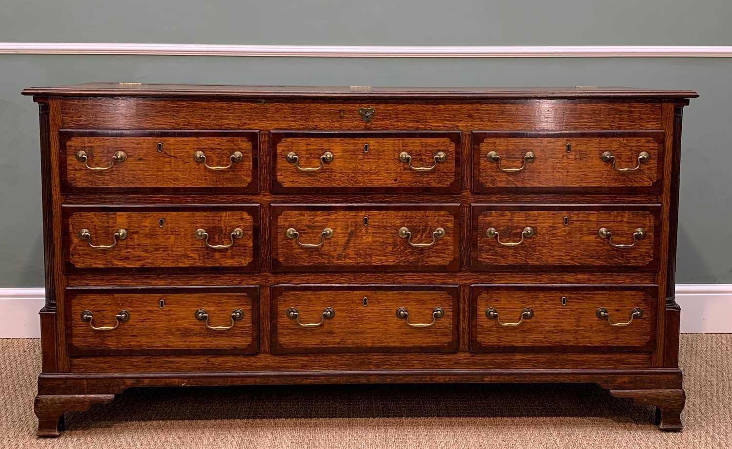 GEORGE III JOINT OAK & MAHOGANY CROSSBANDED LANCASHIRE MULE CHEST, double plank hinged top above - Image 3 of 17