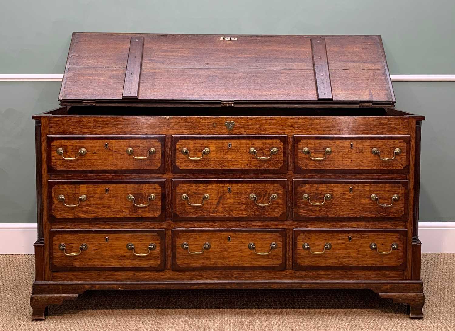 GEORGE III JOINT OAK & MAHOGANY CROSSBANDED LANCASHIRE MULE CHEST, double plank hinged top above - Image 5 of 17