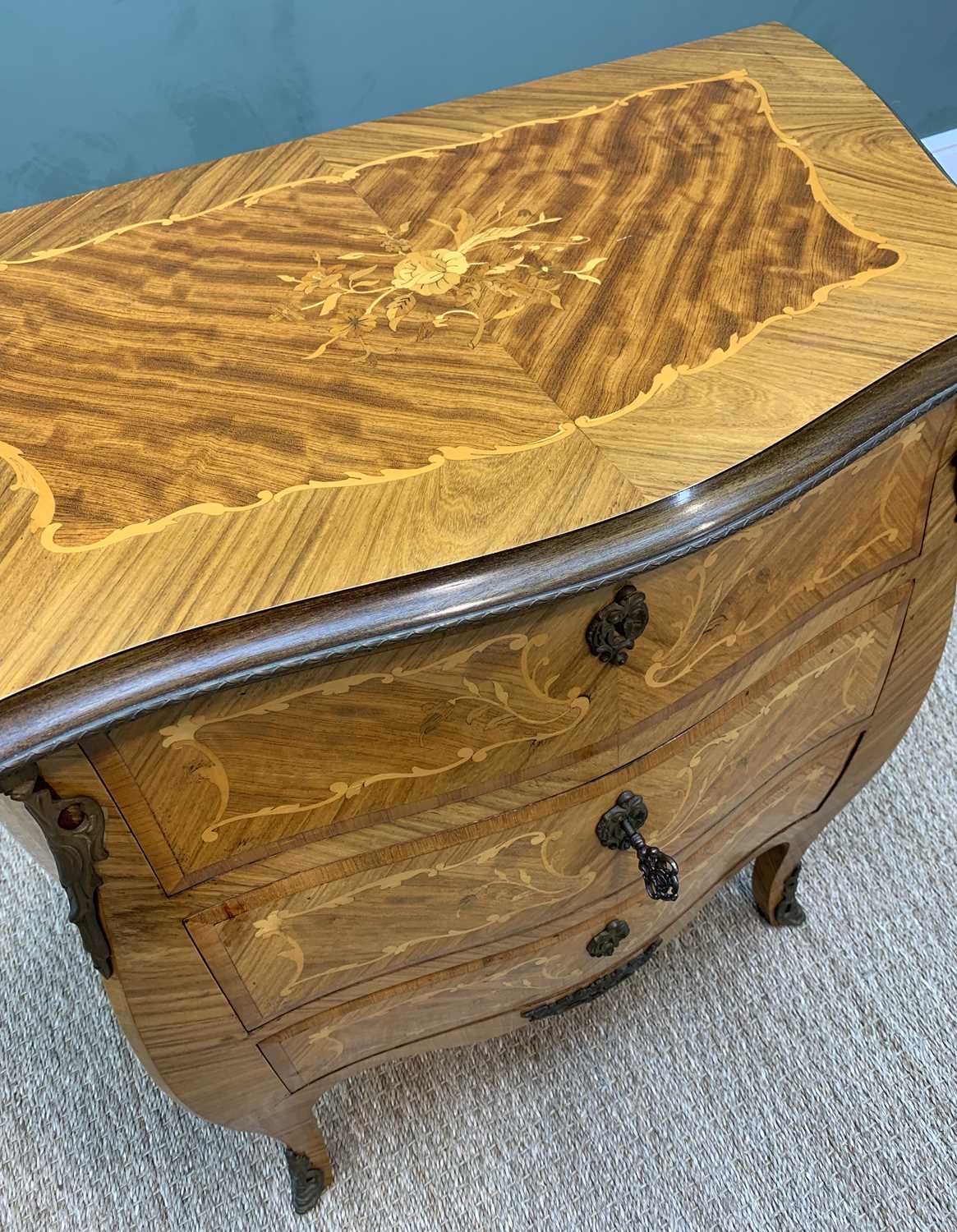 MODERN REPRODUCTION ITALIAN MARQUETRY BOMBE COMMODE, 78h x 82w x 43cms d, together with a - Image 3 of 5