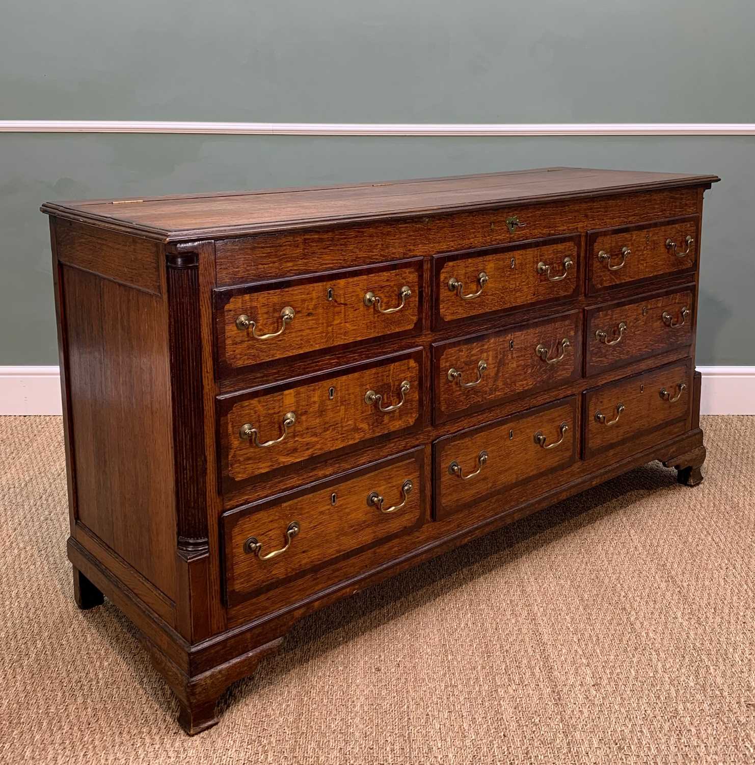 GEORGE III JOINT OAK & MAHOGANY CROSSBANDED LANCASHIRE MULE CHEST, double plank hinged top above - Image 6 of 17