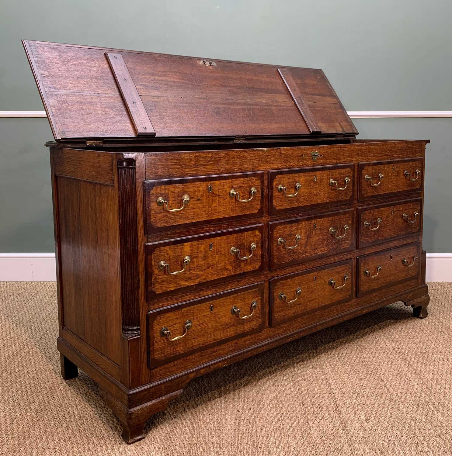 GEORGE III JOINT OAK & MAHOGANY CROSSBANDED LANCASHIRE MULE CHEST, double plank hinged top above - Image 12 of 17