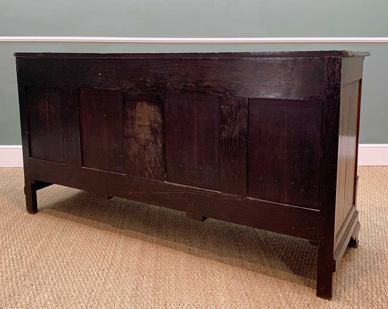 GEORGE III JOINT OAK & MAHOGANY CROSSBANDED LANCASHIRE MULE CHEST, double plank hinged top above - Image 17 of 17