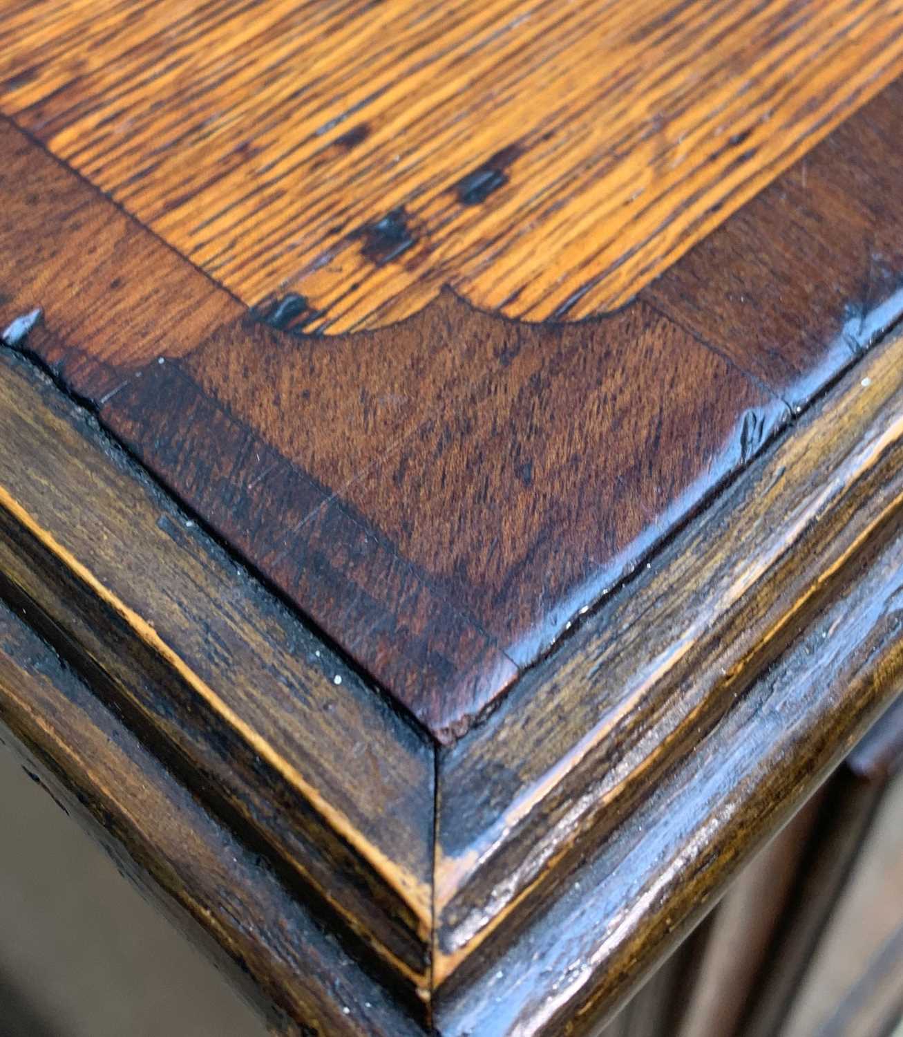 GEORGE III JOINT OAK & MAHOGANY CROSSBANDED LANCASHIRE MULE CHEST, double plank hinged top above - Image 10 of 17