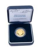 BOXED 2000 QUEEN MOTHER GUERNSEY GOLD PROOF £25 COIN, with Certificate of Authenticity, 7.8gms