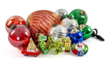 ASSORTED OVERSIZED GLASS & NOVELTY CHRISTMAS TREE DECORATIONS (12) Provenance: collection of the