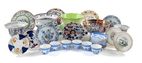 ASSORTED CERAMICS, including set of six Royal Worcester b750 Willow pattern teacup and saucers, pair