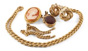 ASSORTED GOLD JEWELLERY comprising 9ct gold cameo pendant brooch, 9kt gold spiral chain, 9ct gold