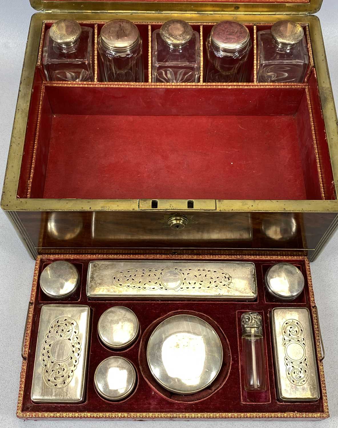 VICTORIAN MAHOGANY & BRASS BOUND TRAVELLING VANITY / JEWELLERY CASE AND CONTENTS, comprising 14 x - Image 2 of 5