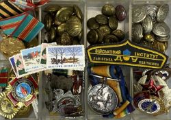 INTERESTING MIXED COLLECTION INCLUDING BRITISH WAR MEDALS, SOVIET / RUSSIA MEDALS, GWR & OTHER