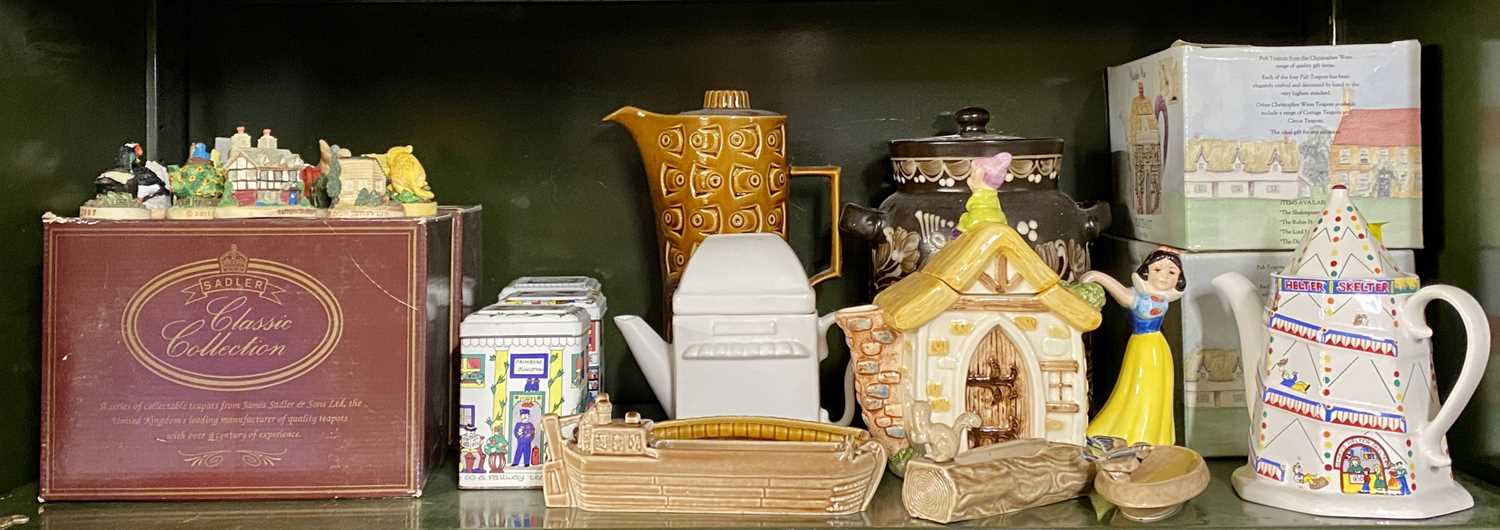 LARGE COLLECTION OF WADE CANDLEHOLDERS, TANKARDS, PIN TRAYS & OTHER ORNAMENTS, collection of novelty - Image 3 of 4