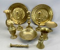 HEAVY BRASS PESTLE & MORTAR, pair of Victorian brass candlesticks with knopped columns and octagonal