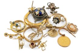 ASSORTED JEWELLERY comprising 2 x 9ct gold bands, 1945 Dos Pesos coin, 1854 1 Taller coin earring,