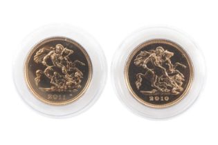 TWO ELIZABETH II GOLD HALF SOVEREIGNS, 2010 and 2011, uncirculated, capsules, each 3.9g (2)