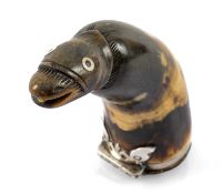 19TH CENTURY SCOTTISH HORN SNUFF MULL with applied white metal mount and hinge, with zoomorphic