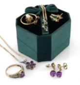 9CT GOLD JEWELLERY comprising 9ct gold ring and matching earrings, together with 9ct gold emerald