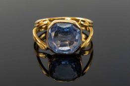 18CT GOLD PALE SAPPHIRE RING, the single stone measuring 10 x 10mms, ring size K, 4.1gms in Bisley
