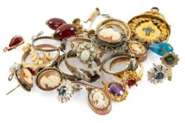 ASSORTED JEWELLERY comprising eight rings (AF), together with various stone set pendants, assorted
