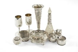 ASSORTED SILVER comprising pierced silver bon bon dish, Welsh hat thimble, osprey bar brooch, silver