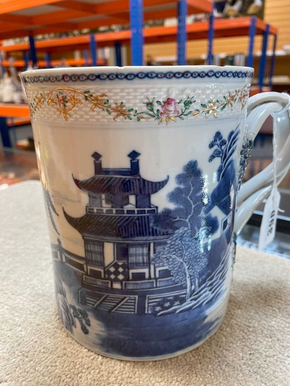 LARGE CHINESE EXPORT BLUE & WHITE TANKARD, Qianlong, painted with a river landscape with - Image 9 of 20