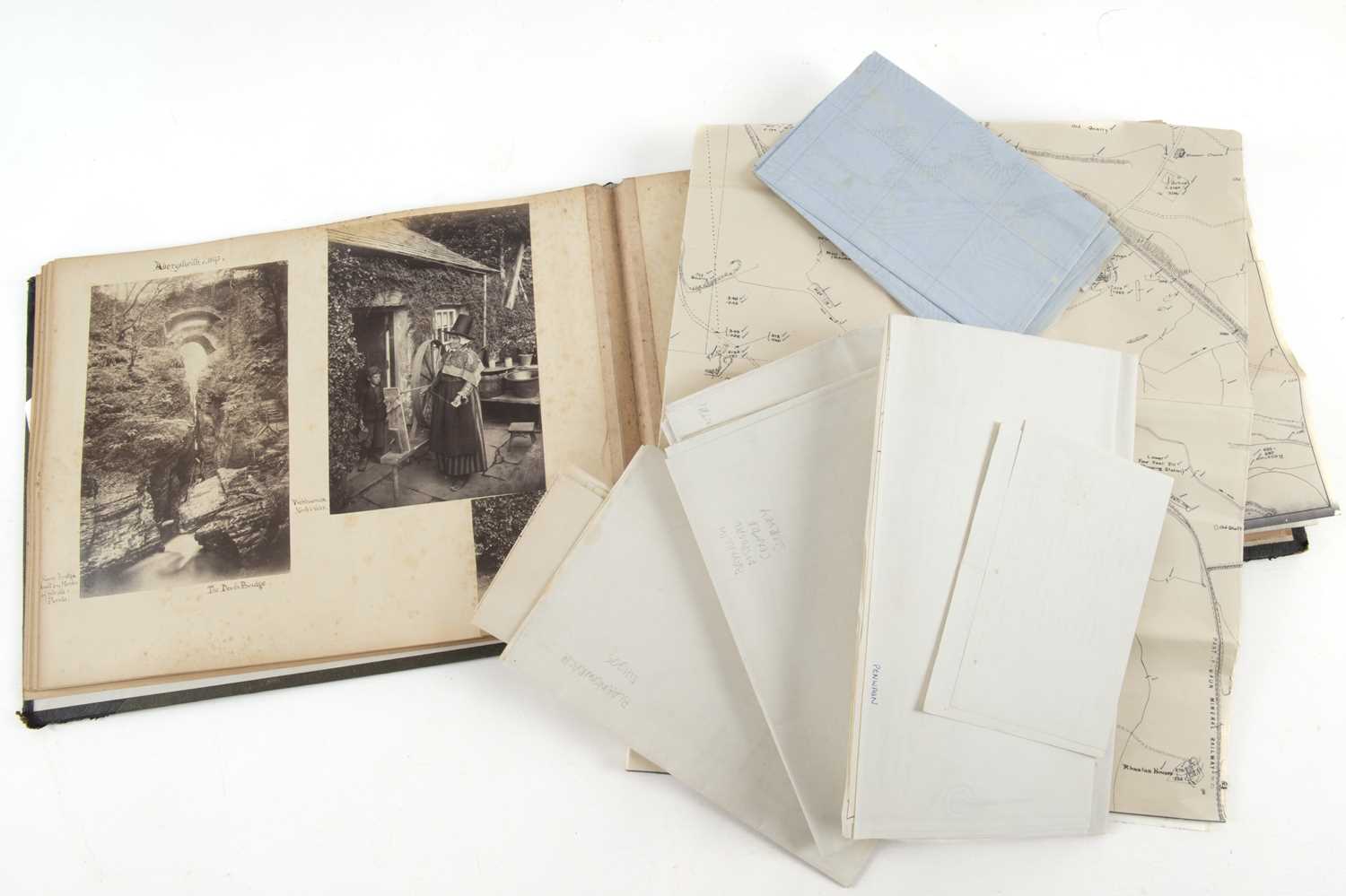 LARGE VICTORIAN PHOTOGRAPH ALBUM & CONTENTS comprising late 19th century photographs of North Wales,