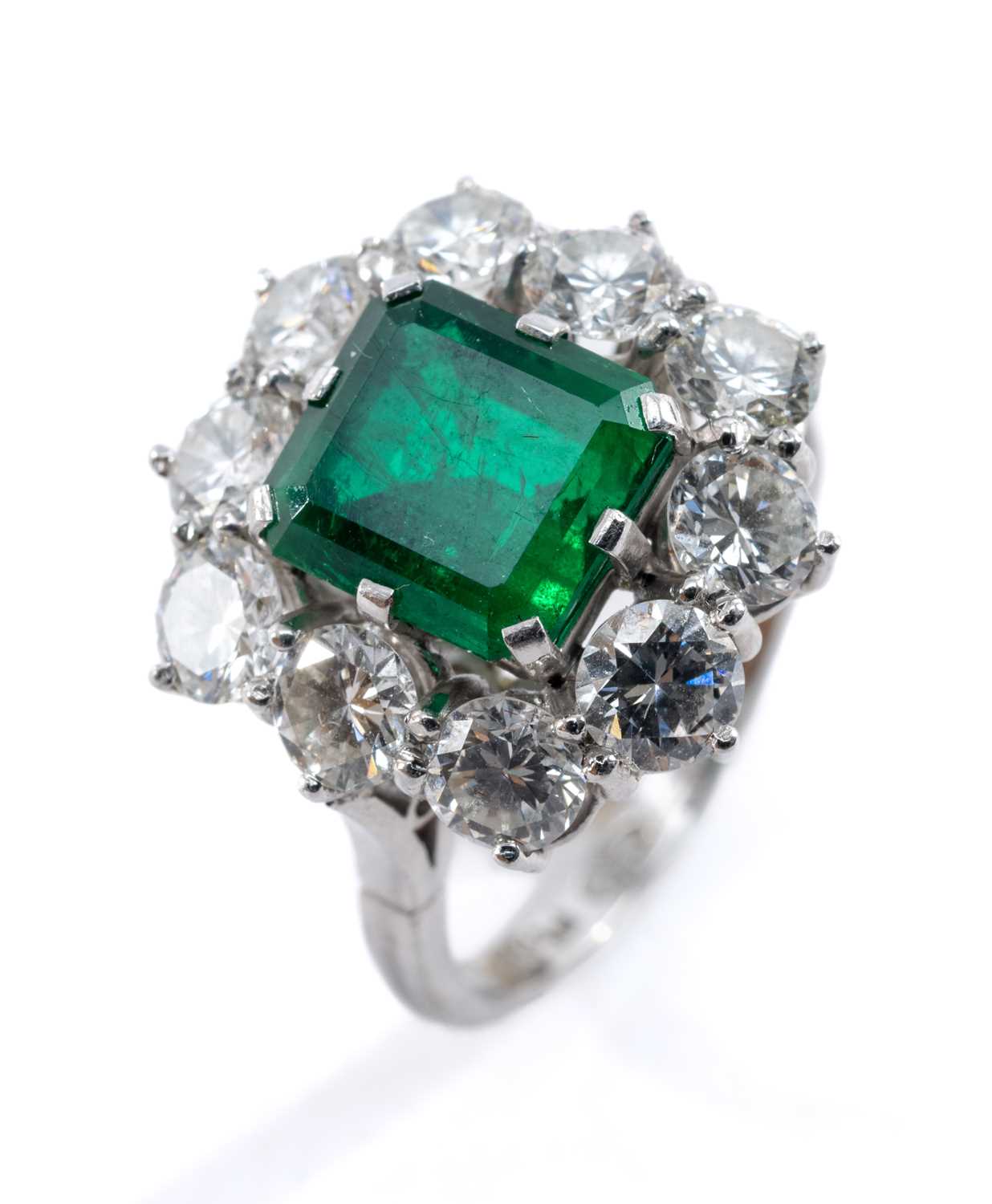 PLATINUM EMERALD & DIAMOND CLUSTER RING, the central emerald (7 x 8mms approx.) measuring 2.2cts