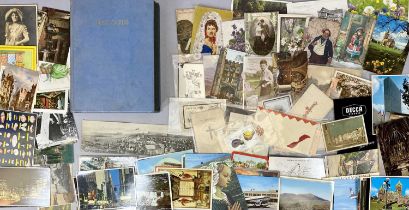VINTAGE & LATER POSTCARD COLLECTION, APPROX. 300, content includes beach and busy street scenes,