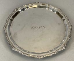 WAVY EDGE CIRCULAR SILVER SALVER having Celtic knot pattern outer border on three hoof feet,