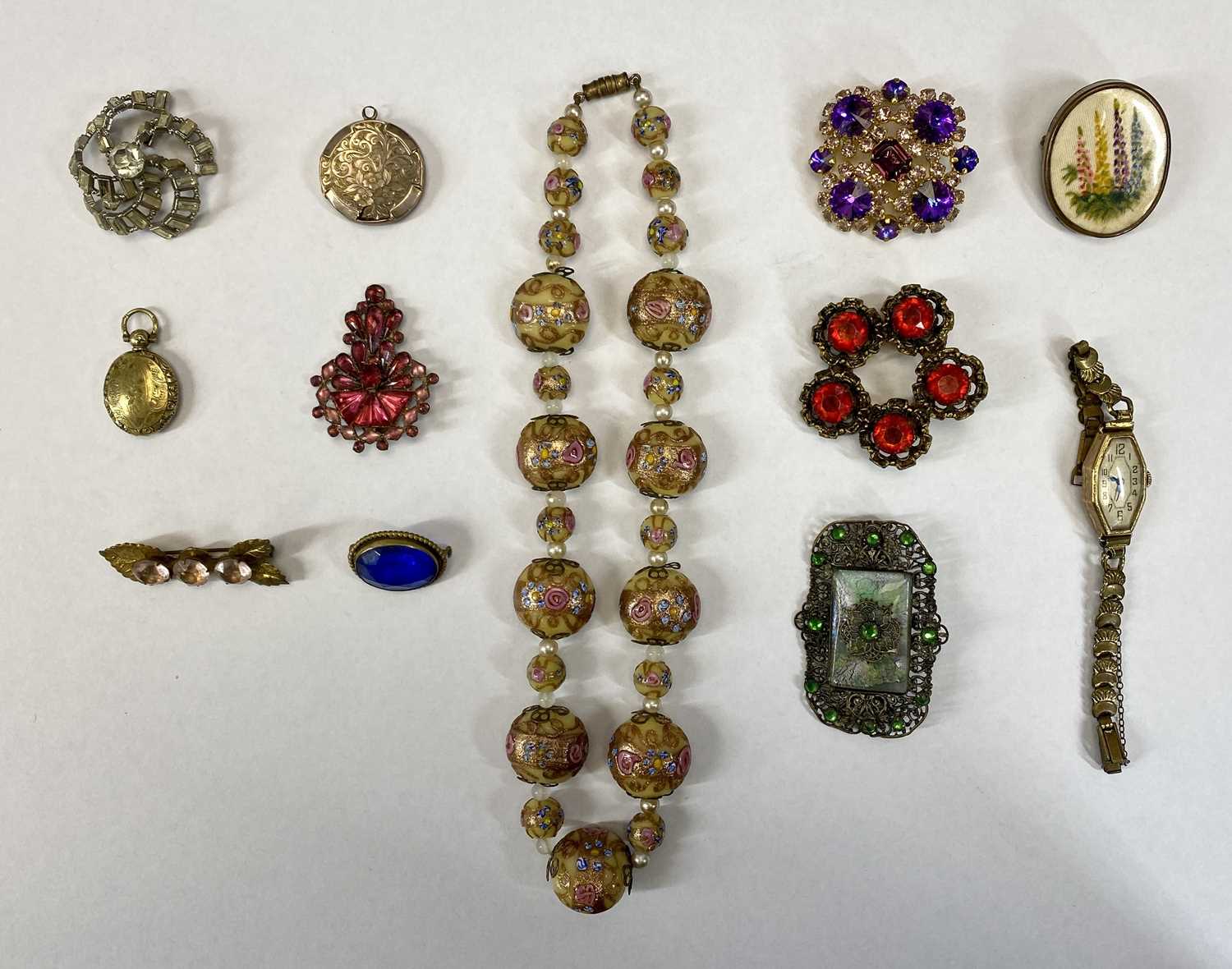 VICTORIAN & LATER LADY'S JEWELLERY AND 9CT GOLD CASED WRISTWATCH, lot includes a Venetian bead