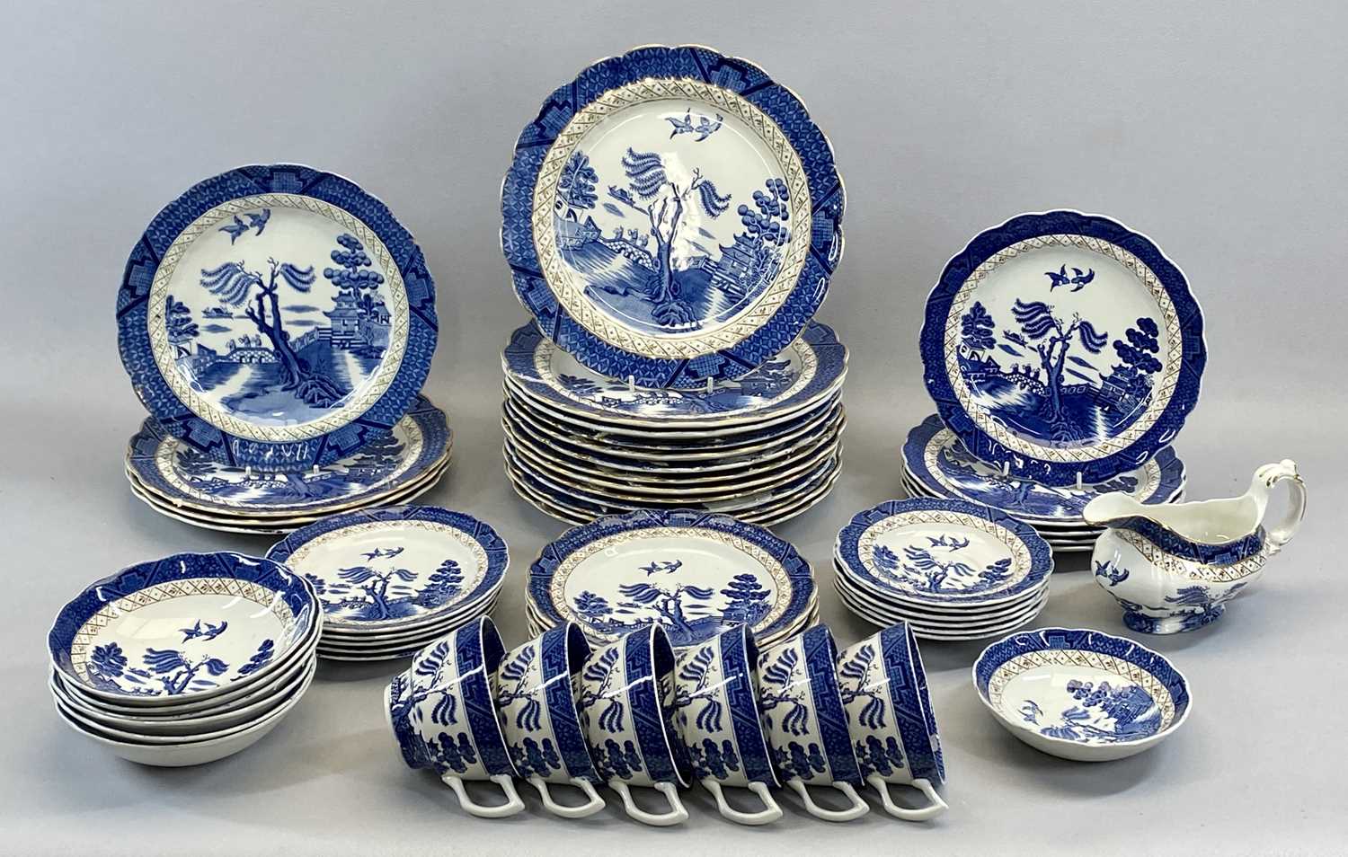 WEDGWOOD 'ARCTIC' PATTERN SERVICE, APPROX. 35 PIECES, and a Booths 'Real Old Willow' pattern - Image 3 of 3
