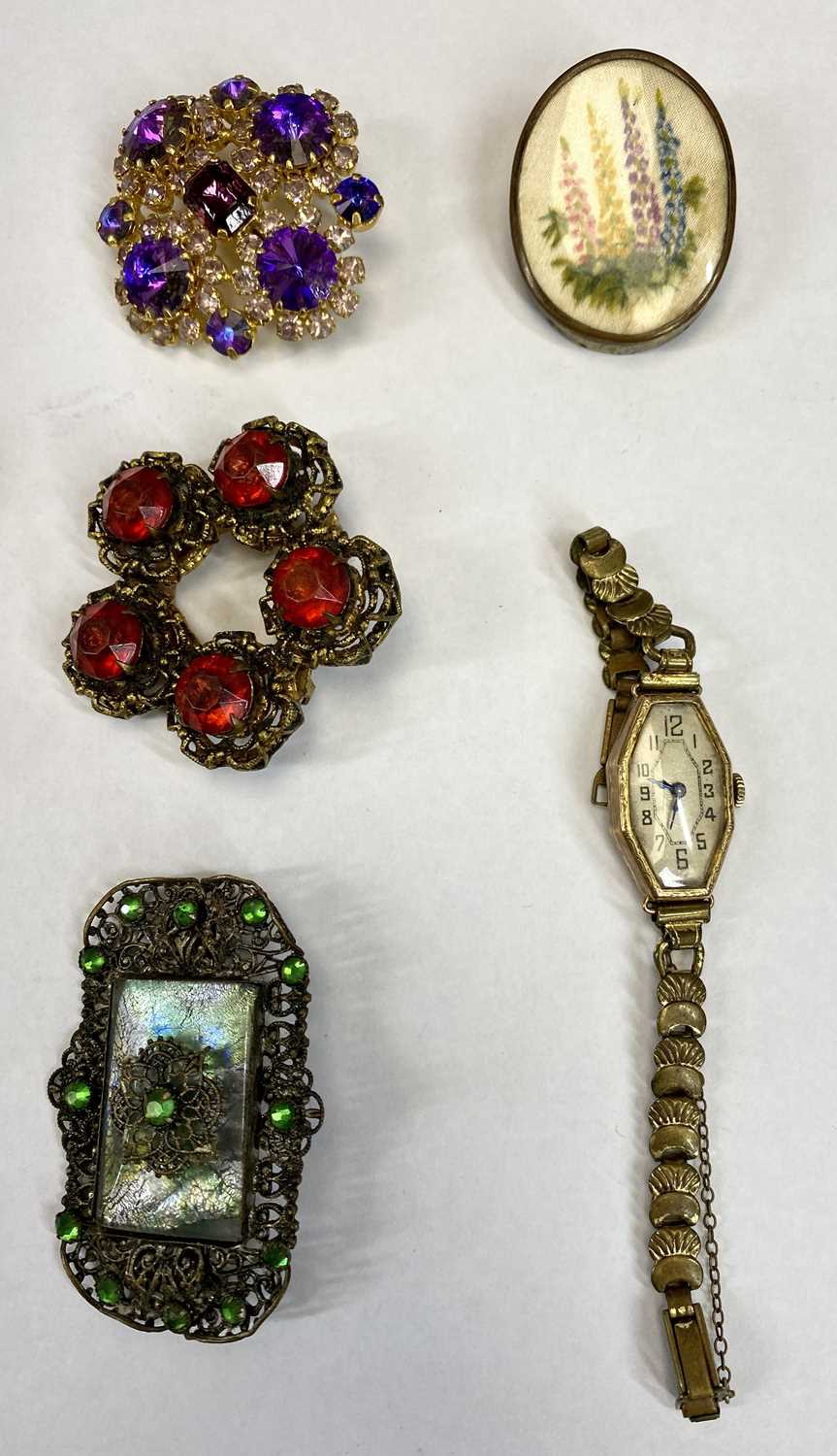 VICTORIAN & LATER LADY'S JEWELLERY AND 9CT GOLD CASED WRISTWATCH, lot includes a Venetian bead - Image 3 of 4