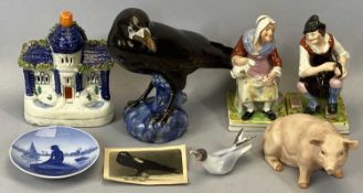19TH CENTURY & LATER POTTERY AND PORCELAIN GROUP OF COLLECTABLES, to include a pair of Staffordshire