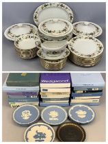 WEDGWOOD MOTHER'S DAY PLATES, A COLLECTION OF 31 RUNNING FROM 1971-2000, mainly boxed, together with