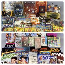 VARIOUS CD ROM GAMES, ANNUALS & OTHER EPHEMERA Provenance: private collection Conwy