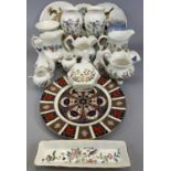 MIXED ORNAMENTAL & CABINETWARE, including Royal Crown Derby 1128 pattern dinner plate, 27.5cms