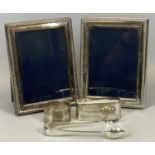 PAIR OF MODERN SILVER PHOTOGRAPH FRAMES & THREE FURTHER SMALL ITEMS OF SILVER, Sheffield 1994, maker