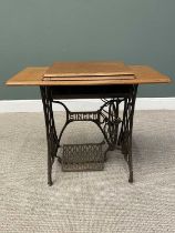 SINGER TREDLE SEWING MACHINE TABLE, having a foldover oak worktop and cast iron base, sewing machine