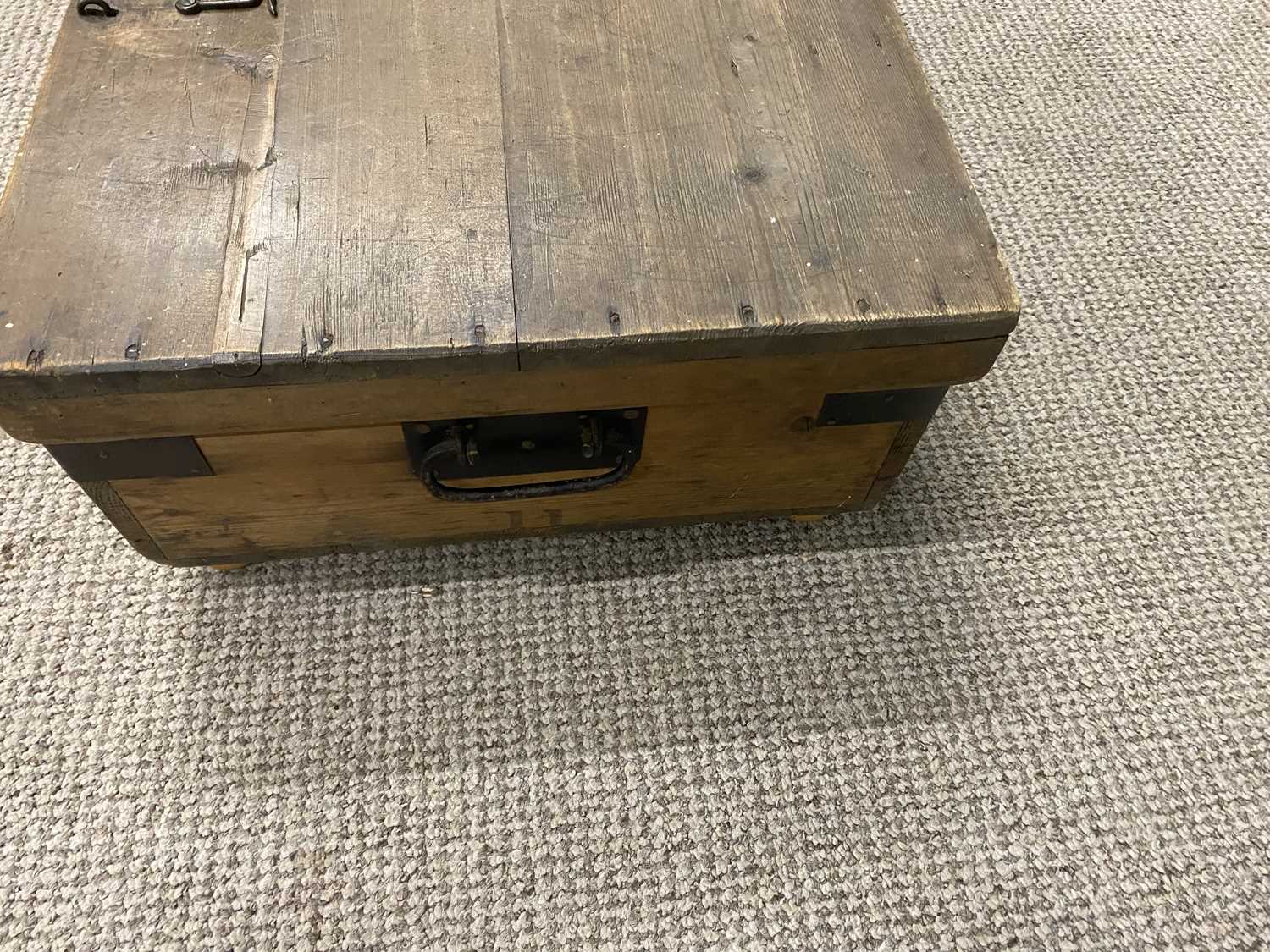 ORIGINAL PINE BOX FOR A MALTESE CROSS CROQUET SET, iron side carry handles and banding straps, - Image 4 of 6