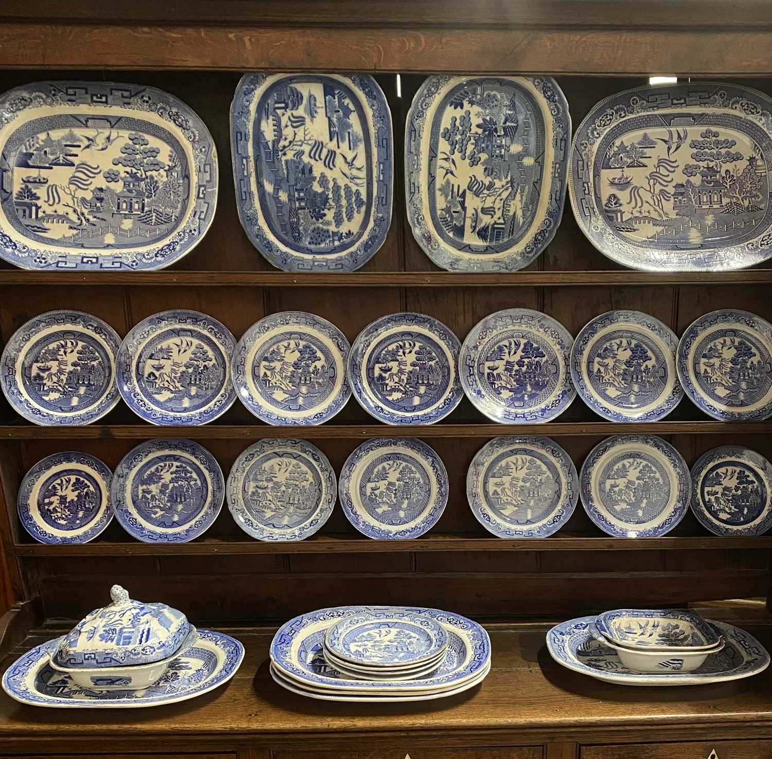 BLUE & WHITE WILLOW PATTERN DRESSER SET, 30 PIECES, to include 9 x various meat platters, 46cms