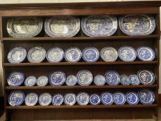 BLUE & WHITE WILLOW PATTERN DRESSER SET, 40 PIECES to include 7 x various size meat platters,